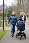 Hoorn  12 januari 2012
Sonja Bakker met Jan Reus achter de kinderwagen met zoontje Bram op weg naar de lidl voor signeersessie.
Peter Smulders bv