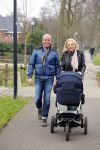 Hoorn  12 januari 2012
Sonja Bakker met Jan Reus achter de kinderwagen met zoontje Bram op weg naar de lidl voor signeersessie.
Peter Smulders bv