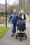 Hoorn  12 januari 2012
Sonja Bakker met Jan Reus achter de kinderwagen met zoontje Bram op weg naar de lidl voor signeersessie.
Peter Smulders bv