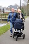 Hoorn  12 januari 2012
Sonja Bakker met Jan Reus achter de kinderwagen met zoontje Bram op weg naar de lidl voor signeersessie.
Peter Smulders bv