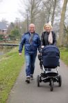 Hoorn  12 januari 2012
Sonja Bakker met Jan Reus achter de kinderwagen met zoontje Bram op weg naar de lidl voor signeersessie.
Peter Smulders bv