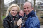 Hoorn  12 januari 2012
Sonja Bakker met Jan Reus achter de kinderwagen met zoontje Bram op weg naar de lidl voor signeersessie.
Peter Smulders bv