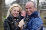 Hoorn  12 januari 2012
Sonja Bakker met Jan Reus achter de kinderwagen met zoontje Bram op weg naar de lidl voor signeersessie.
Peter Smulders bv