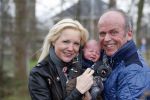 Hoorn  12 januari 2012
Sonja Bakker met Jan Reus achter de kinderwagen met zoontje Bram op weg naar de lidl voor signeersessie.
Peter Smulders bv