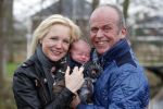 Hoorn  12 januari 2012
Sonja Bakker met Jan Reus achter de kinderwagen met zoontje Bram op weg naar de lidl voor signeersessie.
Peter Smulders bv