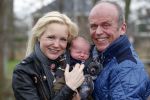 Hoorn  12 januari 2012
Sonja Bakker met Jan Reus achter de kinderwagen met zoontje Bram op weg naar de lidl voor signeersessie.
Peter Smulders bv