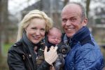 Hoorn  12 januari 2012
Sonja Bakker met Jan Reus achter de kinderwagen met zoontje Bram op weg naar de lidl voor signeersessie.
Peter Smulders bv