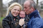 Hoorn  12 januari 2012
Sonja Bakker met Jan Reus achter de kinderwagen met zoontje Bram op weg naar de lidl voor signeersessie.
Peter Smulders bv