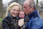 Hoorn  12 januari 2012
Sonja Bakker met Jan Reus achter de kinderwagen met zoontje Bram op weg naar de lidl voor signeersessie.
Peter Smulders bv