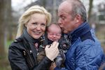 Hoorn  12 januari 2012
Sonja Bakker met Jan Reus achter de kinderwagen met zoontje Bram op weg naar de lidl voor signeersessie.
Peter Smulders bv