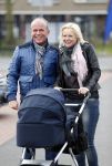Hoorn  12 januari 2012
Sonja Bakker met Jan Reus achter de kinderwagen met zoontje Bram op weg naar de lidl voor signeersessie.
Peter Smulders bv