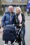 Hoorn  12 januari 2012
Sonja Bakker met Jan Reus achter de kinderwagen met zoontje Bram op weg naar de lidl voor signeersessie.
Peter Smulders bv