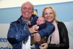 Hoorn  12 januari 2012
Sonja Bakker met Jan Reus achter de kinderwagen met zoontje Bram op weg naar de lidl voor signeersessie.
Peter Smulders bv