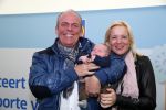 Hoorn  12 januari 2012
Sonja Bakker met Jan Reus achter de kinderwagen met zoontje Bram op weg naar de lidl voor signeersessie.
Peter Smulders bv