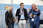 Hoorn  12 januari 2012
Sonja Bakker met Jan Reus achter de kinderwagen met zoontje Bram op weg naar de lidl voor signeersessie.
Peter Smulders bv