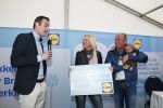 Hoorn  12 januari 2012
Sonja Bakker met Jan Reus achter de kinderwagen met zoontje Bram op weg naar de lidl voor signeersessie.
Peter Smulders bv