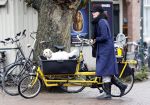 Amsterdam 24 december 2012
Susan Visser met hondje op de cornelis schuytstraat.
Peter Smulders bv