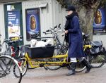 Amsterdam 24 december 2012
Susan Visser met hondje op de cornelis schuytstraat.
Peter Smulders bv