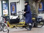 Amsterdam 24 december 2012
Susan Visser met hondje op de cornelis schuytstraat.
Peter Smulders bv