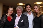 Utrecht 5 januari 2012
Premiere show Tineke Schouten in schouwburg Utrecht. Willibrord Frequin met vriendin en zoon Louis en vriendin
Peter Smulders bv