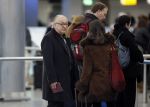 Schiphol 27 december 2012
Youp v t Hek en zijn vrouw Debbie Petter vertrekken vanaf schiphol op vakantie.
Peter Smulders bv