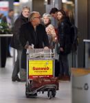 Schiphol 27 december 2012
Youp v t Hek en zijn vrouw Debbie Petter vertrekken vanaf schiphol op vakantie.
Peter Smulders bv
