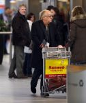 Schiphol 27 december 2012
Youp v t Hek en zijn vrouw Debbie Petter vertrekken vanaf schiphol op vakantie.
Peter Smulders bv