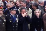 Amsterdam 4 mei 2001

Dodenherdenking op de dam met Koningin Beatrix en Prins Willem Alexander(in uniform)
loco burgemeester ... van amsterdam met gsm
Peter Smulders bv