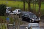 Fijnaart 10 januari 2015Begrafenis van de vader van Frans en Dorus Bauer; Chris in de kerk in Fijnaart.De moeder van Frans en Mariska en de kinderen zijn natuurlijk aanwezig.Voor de begrafenis rijden ze met de rouwstoet voorbij de woonwagen van Chris