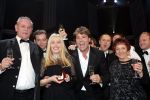 Amsterdam 21 oktober 2004
Uitreiking van de televizierring in HMH.
Mariska Bauer met ouders van Frans Bauer en Reinout Oerlemans en Peter v d Voorst