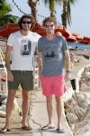 Curacao 2 januari 2015
Ewout Genemans met zijn broer Bauke bij beach club Karakter op Coral Estate.