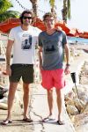 Curacao 2 januari 2015
Ewout Genemans met zijn broer Bauke bij beach club Karakter op Coral Estate.