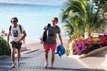 Curacao 2 januari 2015
Ewout Genemans met zijn broer Bauke bij beach club Karakter op Coral Estate.