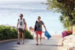 Curacao 2 januari 2015
Ewout Genemans met zijn broer Bauke bij beach club Karakter op Coral Estate.