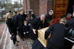 Fijnaart 10 januari 2015                                                                                                     Begrafenis van de vader van Frans en Dorus Bauer; Chris in de kerk in Fijnaart.De moeder van Frans en Mariska en de kinderen zijn natuurlijk aanwezig.