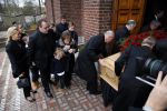 Fijnaart 10 januari 2015                                                                                                     Begrafenis van de vader van Frans en Dorus Bauer; Chris in de kerk in Fijnaart.De moeder van Frans en Mariska en de kinderen zijn natuurlijk aanwezig.