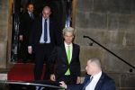 Amsterdam 13 januari 2015
Nieuwjaarsreceptie Koning Willem Alexander en Koningin Maxima in het paleis op de dam.
Geert Wilders vertrekt via de achterkant van het paleis . Zijn beveiliging rijdt in 4 auto's