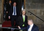 Amsterdam 13 januari 2015
Nieuwjaarsreceptie Koning Willem Alexander en Koningin Maxima in het paleis op de dam.
Geert Wilders vertrekt via de achterkant van het paleis . Zijn beveiliging rijdt in 4 auto's