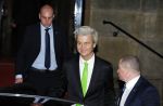 Amsterdam 13 januari 2015
Nieuwjaarsreceptie Koning Willem Alexander en Koningin Maxima in het paleis op de dam.
Geert Wilders vertrekt via de achterkant van het paleis . Zijn beveiliging rijdt in 4 auto's