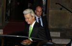 Amsterdam 13 januari 2015
Nieuwjaarsreceptie Koning Willem Alexander en Koningin Maxima in het paleis op de dam.
Geert Wilders vertrekt via de achterkant van het paleis . Zijn beveiliging rijdt in 4 auto's