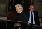 Amsterdam 13 januari 2015
Nieuwjaarsreceptie Koning Willem Alexander en Koningin Maxima in het paleis op de dam.
Geert Wilders vertrekt via de achterkant van het paleis . Zijn beveiliging rijdt in 4 auto's