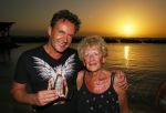 Curacao 31 december 2014
Gerad Joling met zijn moeder op Curacao waar hij oud en nieuw optreedt bij het Lions Dive hotel.