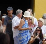 Curacao 31 december 2014
Willeke Alberti Jeroen Krabbe met vrouw Herma Krabbe zoon Jasper krabbe ( met dochters) Rogier van Boxtel en Derek Bolt bij het vuurwerk van Avila Beach hotel op Curacao vanwege oud en nieuw jaar