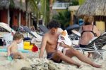 Curacao 29 december 2014
Jan Joost v gangelen met zijn vriendin en twee kinderen op blue bay op 
Curacao