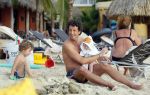 Curacao 29 december 2014
Jan Joost v gangelen met zijn vriendin en twee kinderen op blue bay op 
Curacao