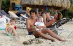 Curacao 29 december 2014
Jan Joost v gangelen met zijn vriendin en twee kinderen op blue bay op 
Curacao