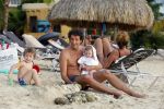 Curacao 29 december 2014
Jan Joost v gangelen met zijn vriendin en twee kinderen op blue bay op 
Curacao
