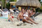 Curacao 29 december 2014
Jan Joost v gangelen met zijn vriendin en twee kinderen op blue bay op 
Curacao