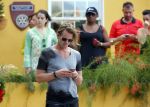 Curacao 31 december 2014
Willeke Alberti Jeroen Krabbe met vrouw Herma Krabbe zoon Jasper krabbe ( met dochters) Rogier van Boxtel en Derek Bolt bij het vuurwerk van Avila Beach hotel op Curacao vanwege oud en nieuw jaar