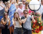 Curacao 31 december 2014
Willeke Alberti Jeroen Krabbe met vrouw Herma Krabbe zoon Jasper krabbe ( met dochters) Rogier van Boxtel en Derek Bolt bij het vuurwerk van Avila Beach hotel op Curacao vanwege oud en nieuw jaar